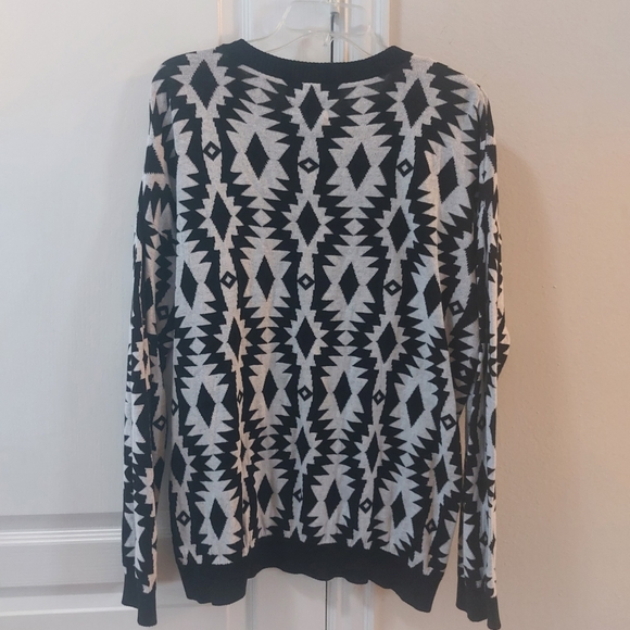 Forever 21 Black and White Longsleeve Pullover Sweater Size Large. - Picture 9 of 10